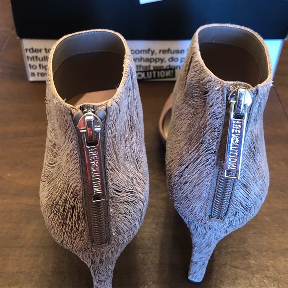 Revolution Ankle Cuff Heels so cute and unique - Picture 4 of 4